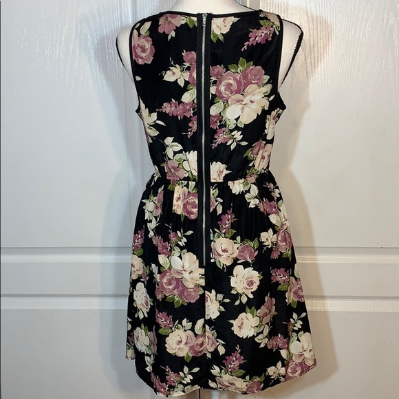 Three pink hearts sleeveless floral printed dress - Picture 2 of 5